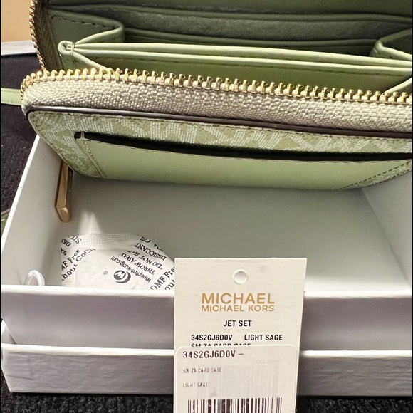 Michael Kors Sullivan Tote Sm Light Sage & Wallet - Picture 13 of 13